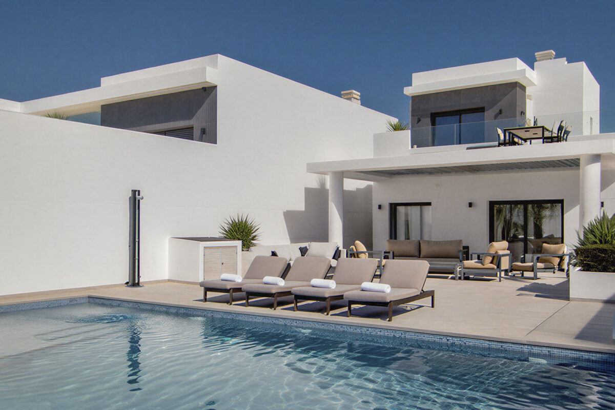 4-Bedroom Villa with Bioclimatic Pergola, Ciudad Quesada — Key Ready &mdash; photo 2